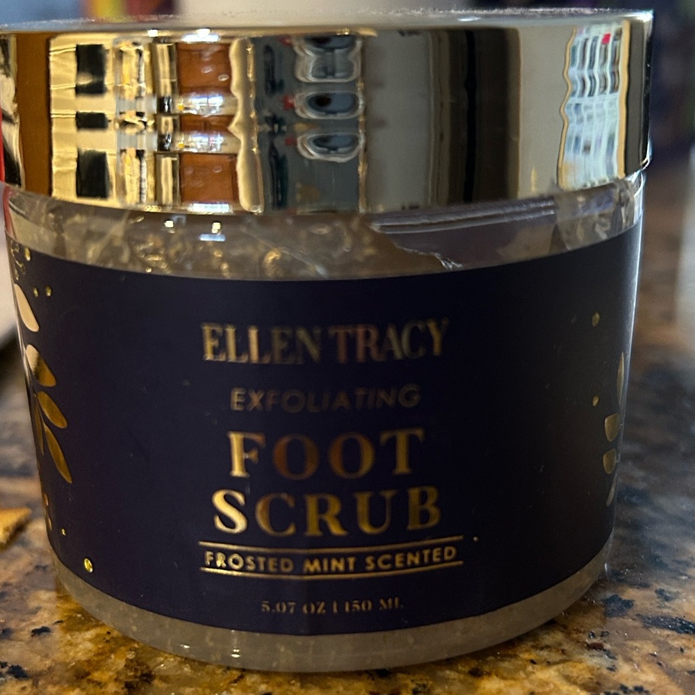 Ellen Tracy Exfoliating Foot Scrub - Frosted Mint Scented 5 oz